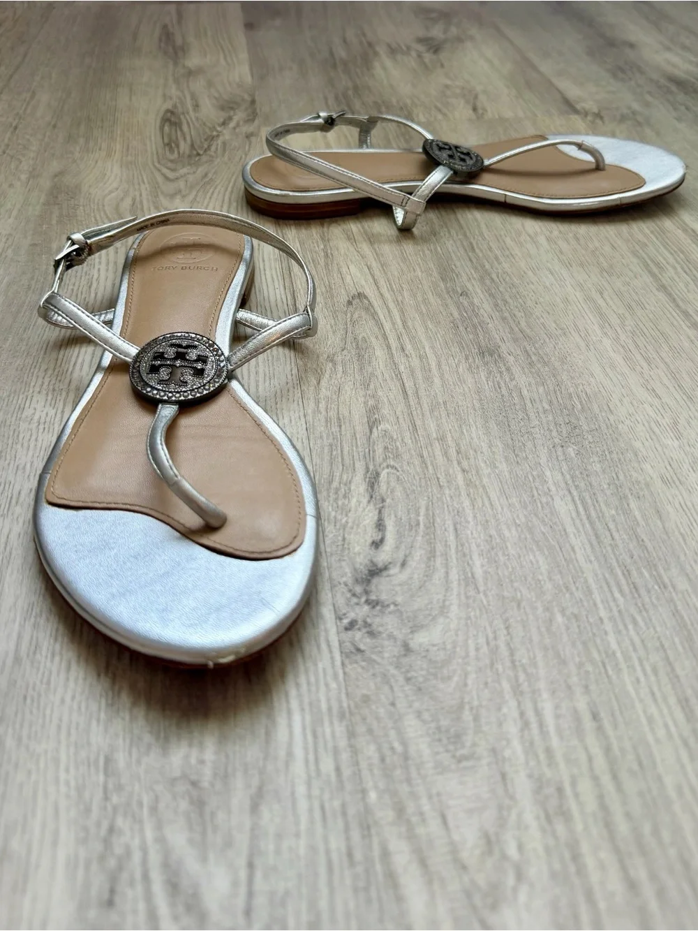 Tory Burch - Women's Metallic Leather Thong Sandals in Silver w/ Crystal Logo